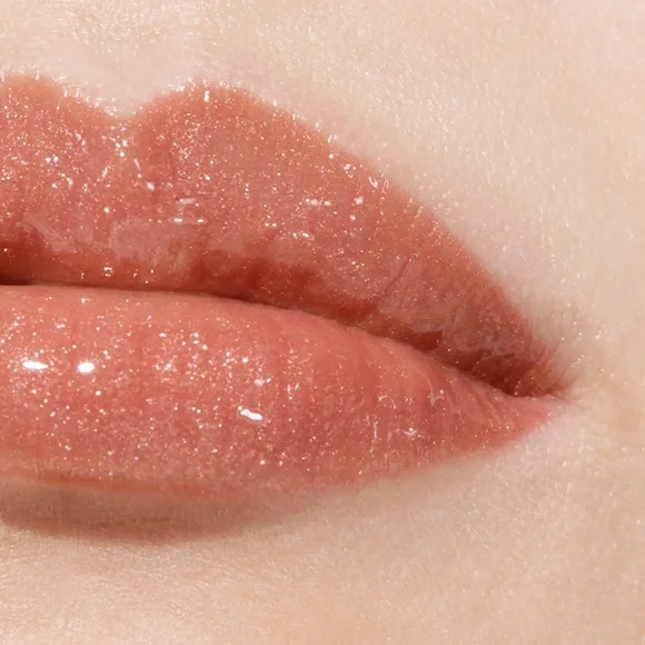 CHANEL Rouge Coco Gloss Moisturizing Glossimer - Burnt Sugar 724 - Picture 4 of 7